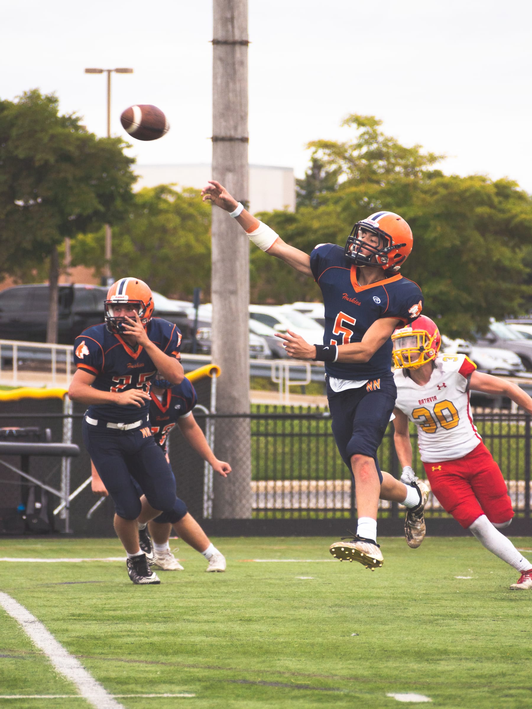 KXU 20190906 FootballNNHSSophvsBatavia 034